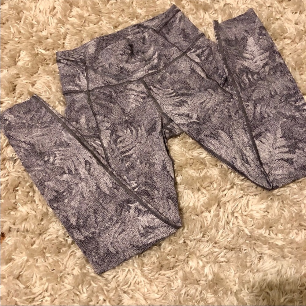 LULULEMON GRAY FERN LEGGING ‼️ 24 HR PRICE DROP ‼️